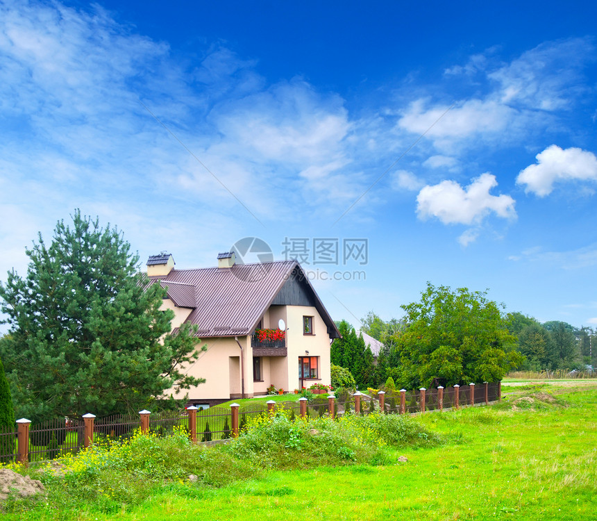 Polland的房屋草地阳光天空晴天农村太阳生长生态地平线场地图片