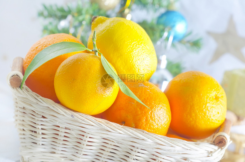 普通中年橘子水果食物圆圈橙子绿叶甜点丁香农业果皮图片