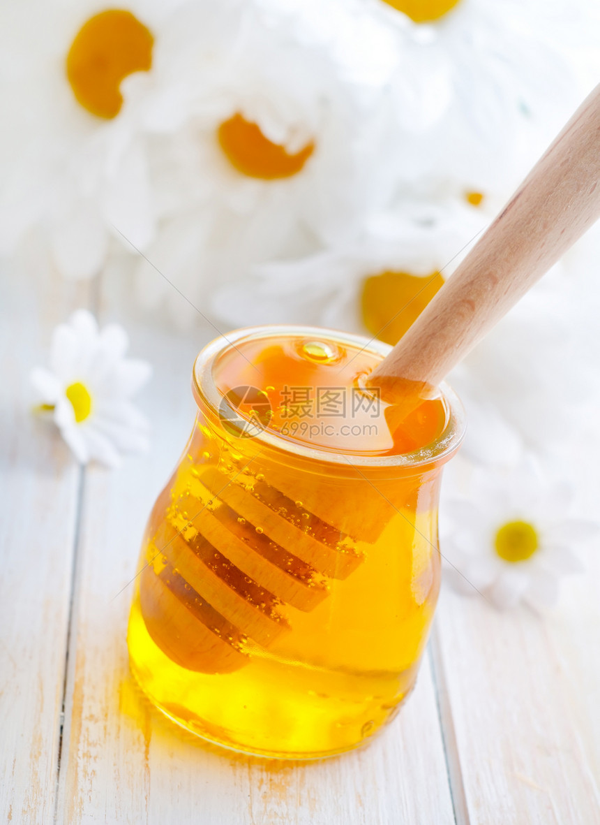 玻璃库和咖啡杯里的新鲜蜂蜜治愈营养早餐木头生产液体镜子产品甘菊金子图片