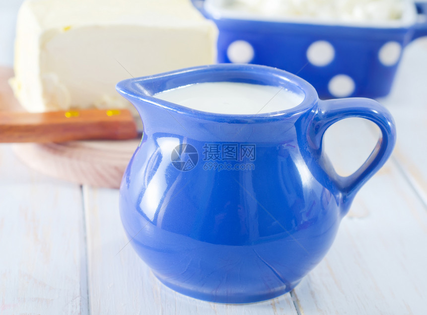 蓝罐装牛奶生活奶油农场餐具桌子木头奶制品产品金属团体图片