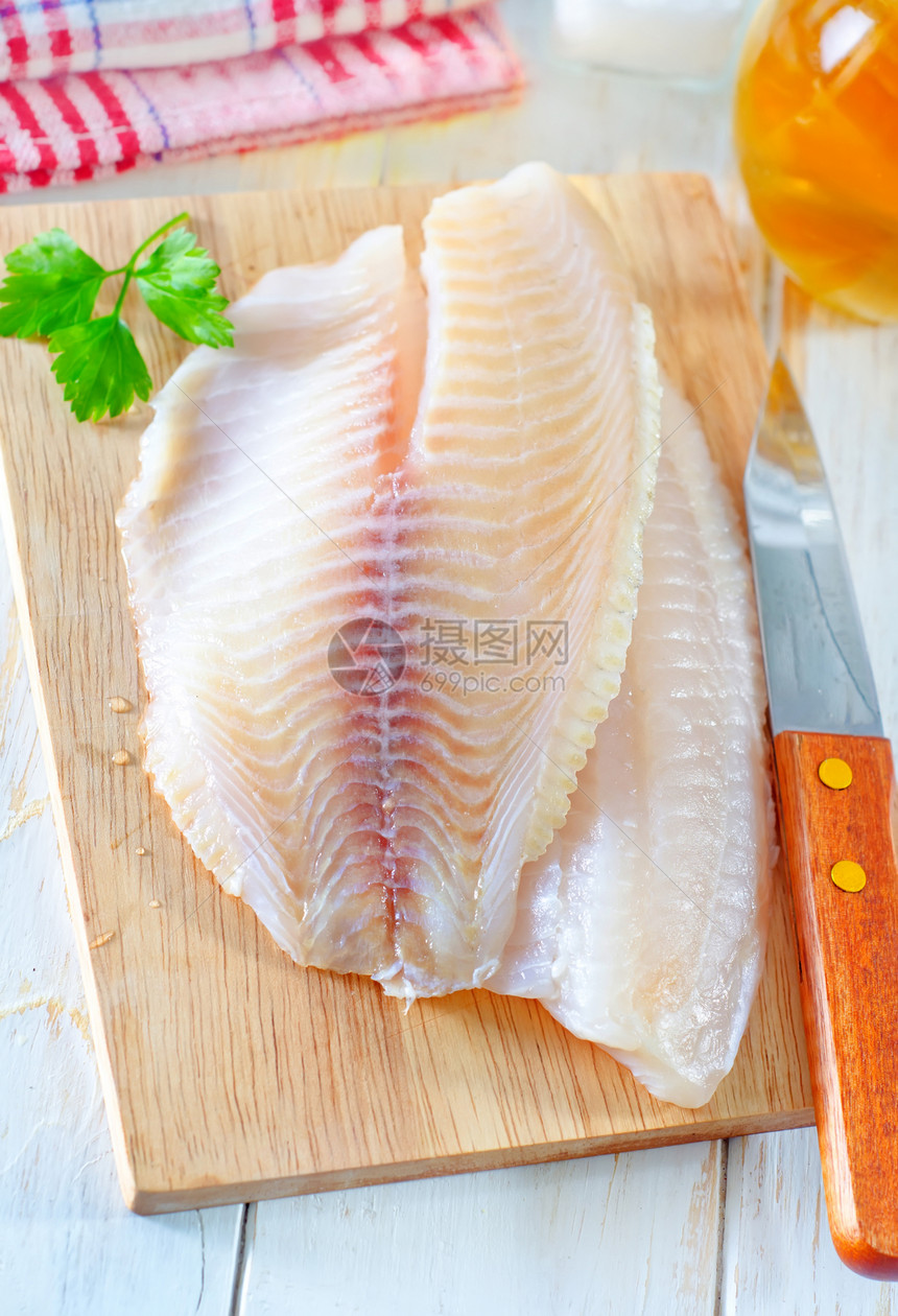 生鱼青鱼炙烤美食家香菜栖息市场美食烧烤烹饪鱼片图片