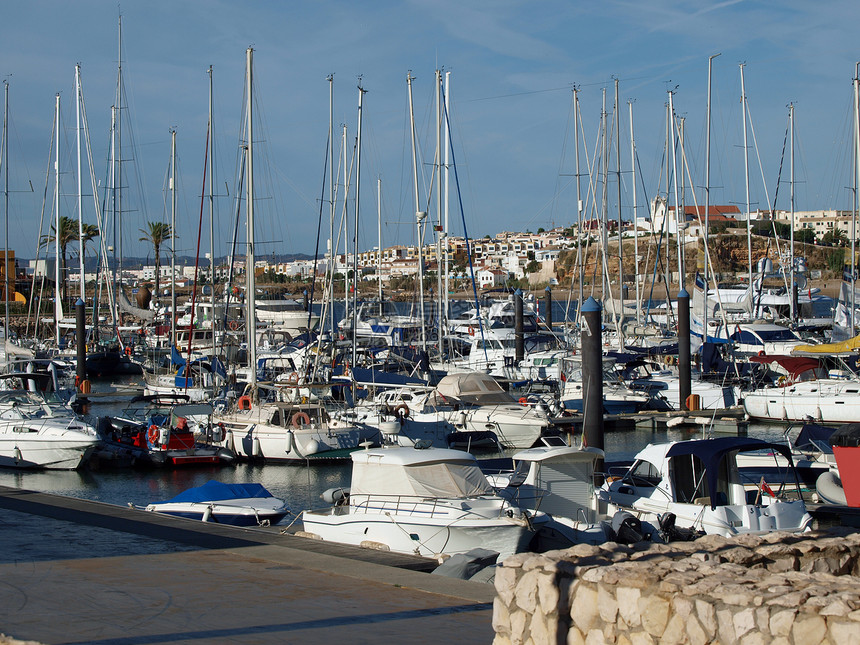 葡萄牙阿尔加韦阿加尔夫Portimao的游艇码头港口个性帆船旅行航行娱乐运动蓝色摩托艇汽艇图片