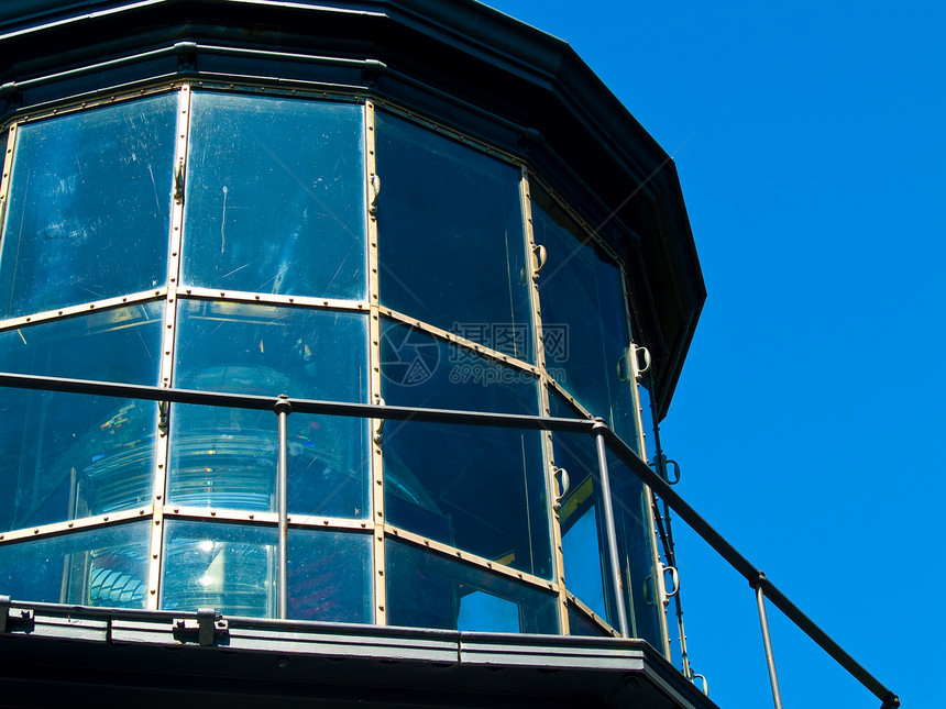 俄勒冈海岸的梅亚雷斯角灯塔罗盘房子晴天沿海石头保险信仰棱镜蓝色旅行图片