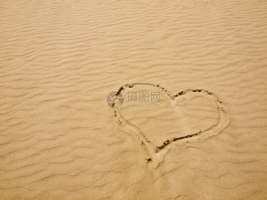 日落之日 心在沙中海洋蜜月山脊婚礼朋友涟漪海岸友谊地面孤独图片