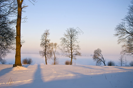 冬季清晨风景和阴影背景图片