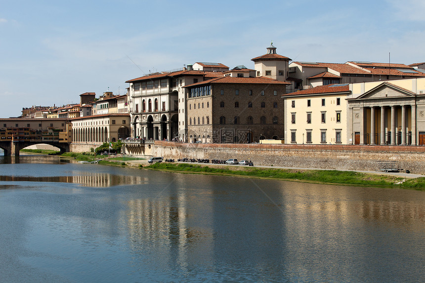 佛罗伦萨 乌菲齐美术馆和庞特韦奇奥桥画廊博物馆旅游反射观光艺术地标绘画城市建筑图片