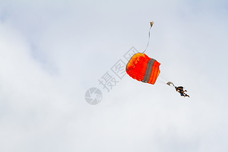 Skydiver 降落伞打开刺激漂浮快感跳伞运动伞兵爱好跳伞员飞行跳跃背景图片