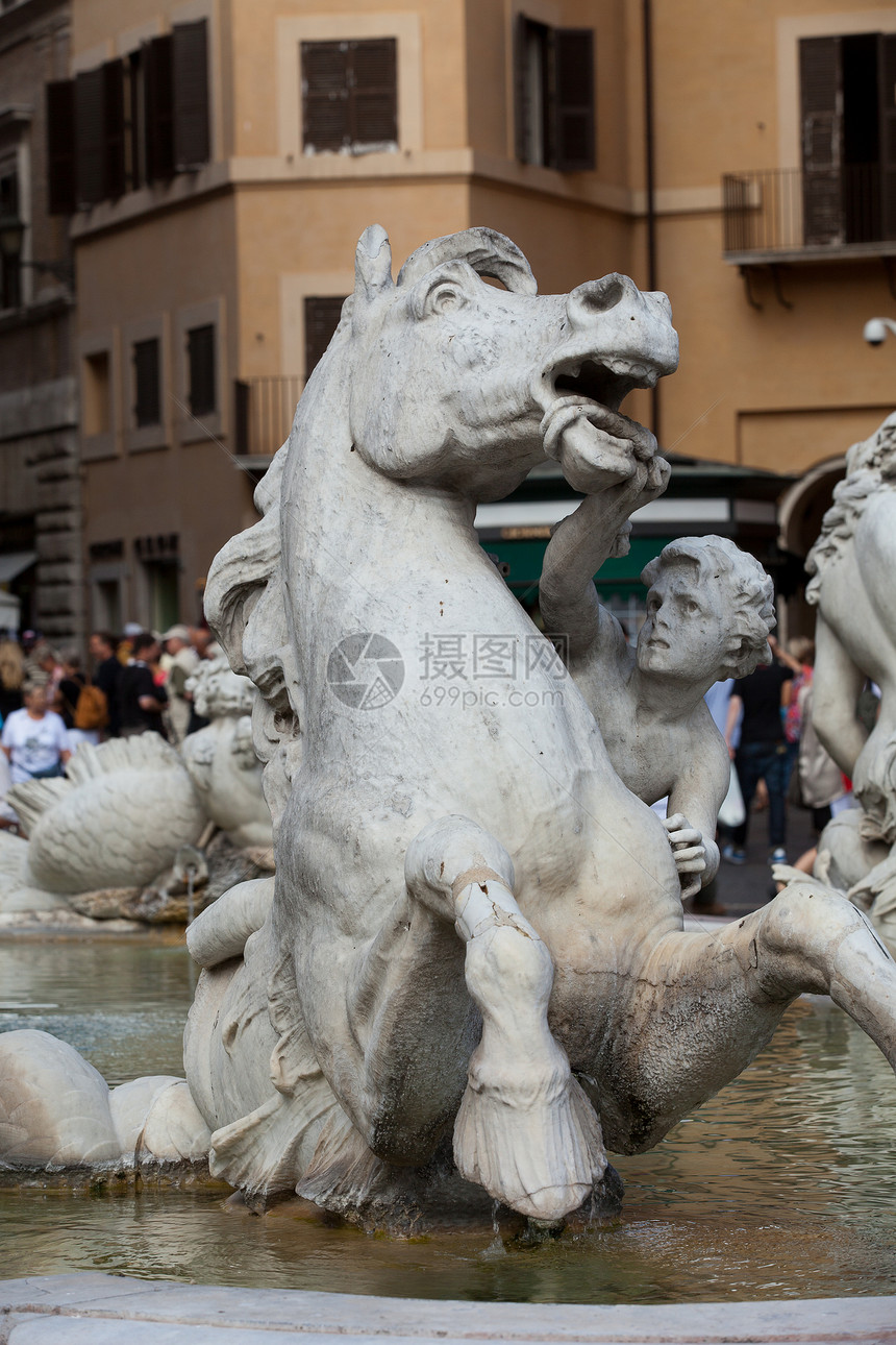 意大利罗马Neptune不老泉地标艺术首都海王星街道历史性城市正方形游客喷泉图片
