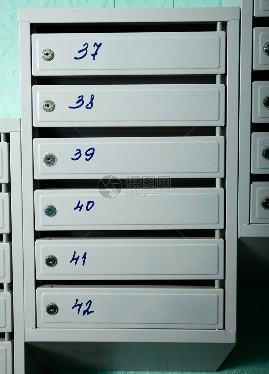 统一号码的邮箱邮政安全储物柜灰色民众贮存送货细胞蓝色锁孔图片