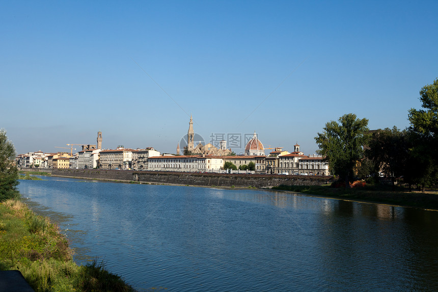 佛罗伦萨阿诺河沿岸的建筑城镇圆顶城市天炉场景建筑物建筑学地标大教堂图片