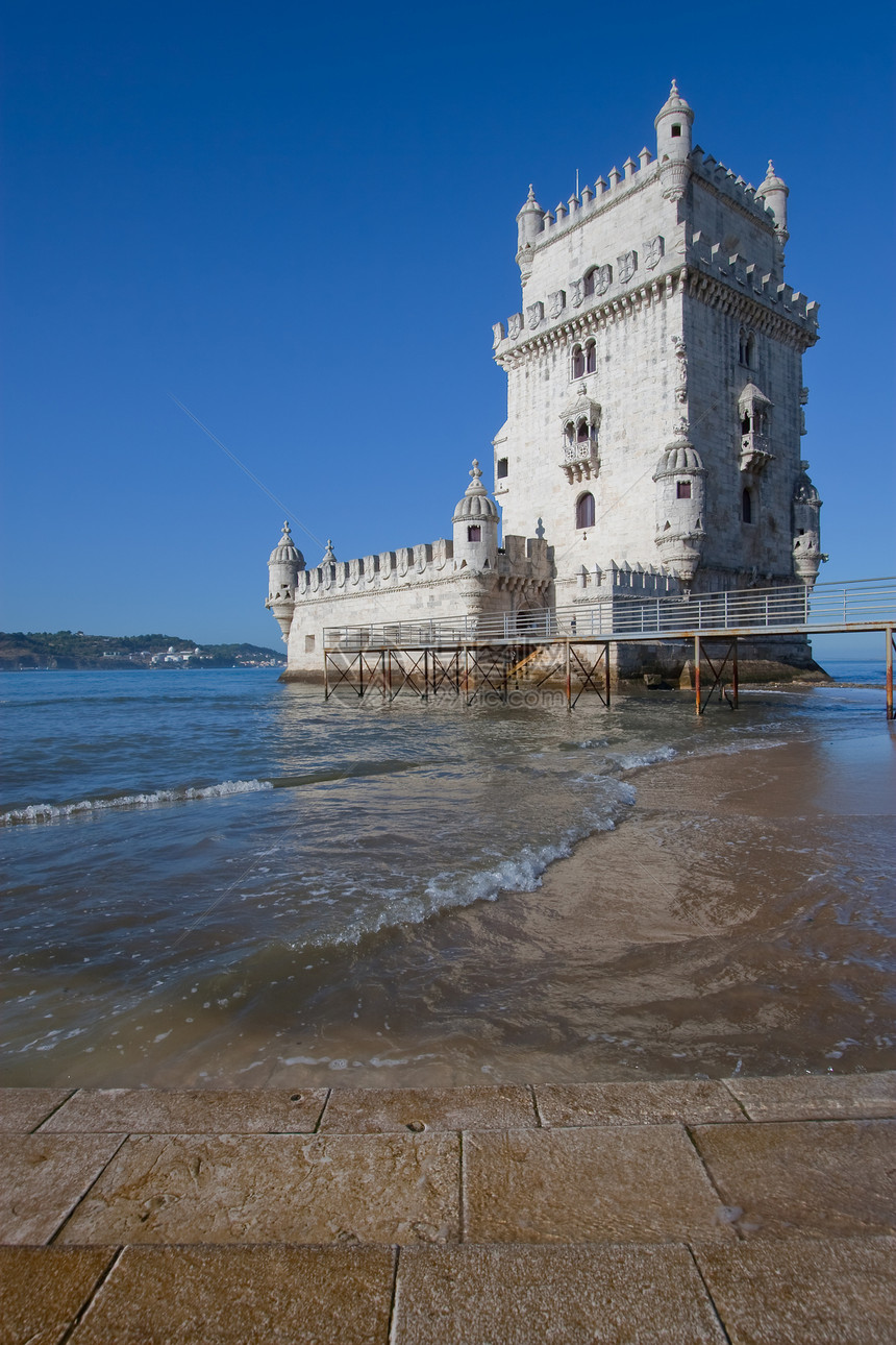 葡萄牙里斯本Belem塔城市海洋太阳建筑学晴天建筑海滩历史性旅游旅行图片
