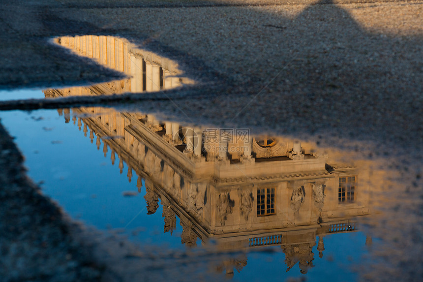法国 法国列尔 凡尔赛城堡拱门石头城市晴天历史性地面建筑水坑历史建筑学图片