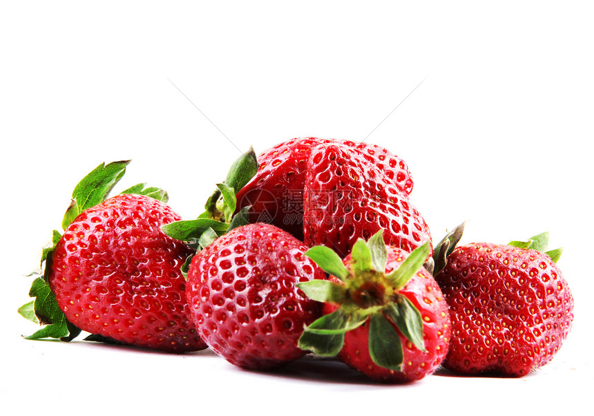白色的美丽的草莓 在白色上被孤立影棚冰淇淋饮料水果果汁奶制品水果汁甜点农作物乳制品图片