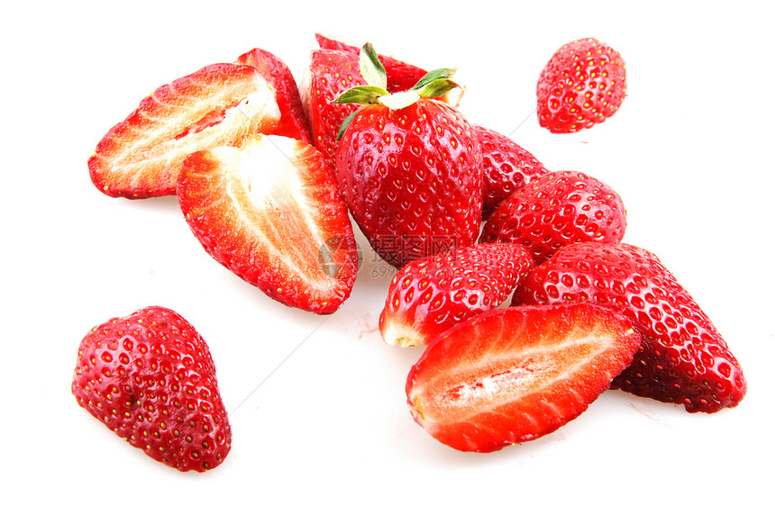 白色的美丽的草莓 在白色上被孤立奶制品果汁农作物味道饮料点差食物浆果水果水果汁图片