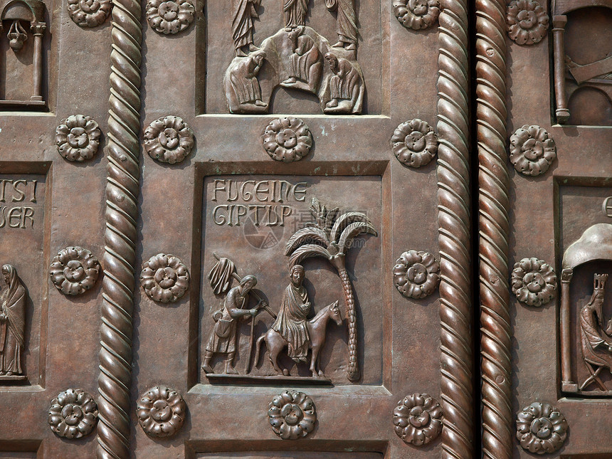 Pisa  教堂门外的装饰细节教会奇迹宗教正方形大理石长臂猿宽慰圆顶稀有性地标图片