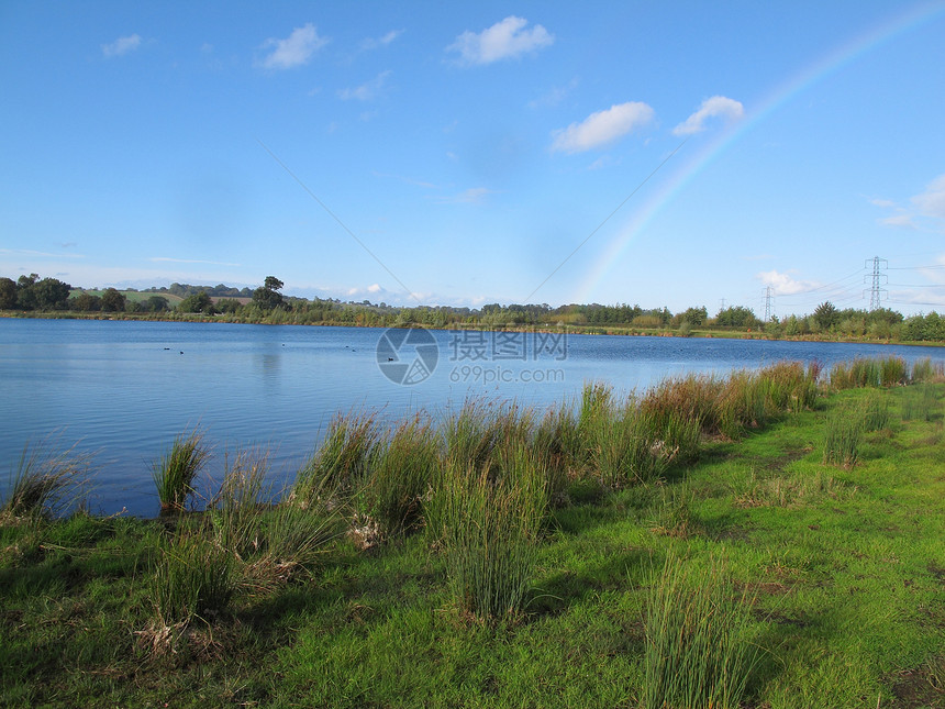 英国诺丁汉郡湖风景彩虹树木天空阳光图片