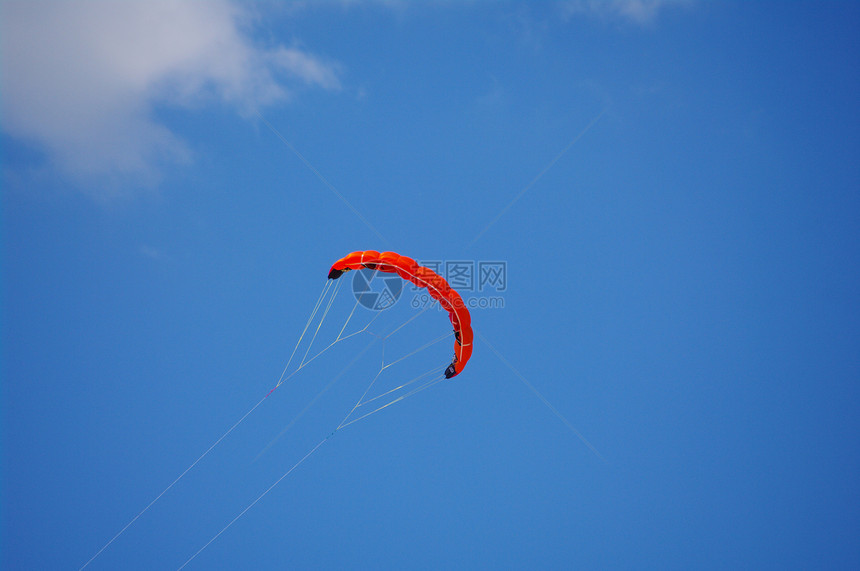 Kite 天空飞翔橙子波浪海滩空气运动享受细绳消遣尾巴力量图片