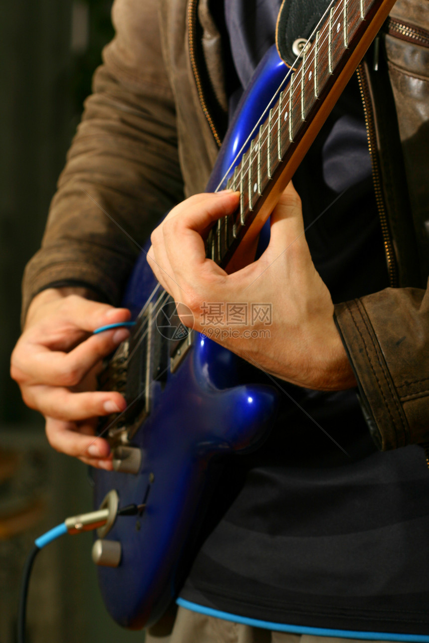吉他独奏男人剧院音乐家工作室和弦玩家笔记吉他艺术家手指图片