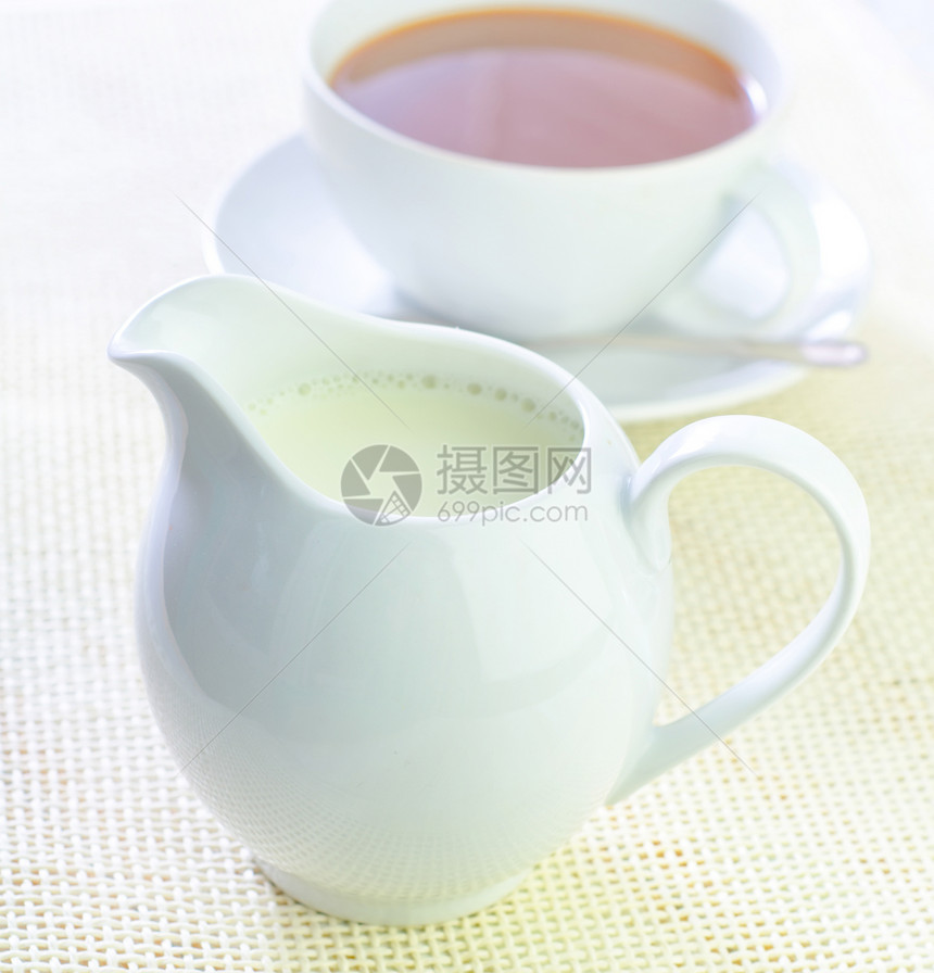 牛奶和可可酸奶木头木板烹饪液体茶点乳糖养分投手食谱图片