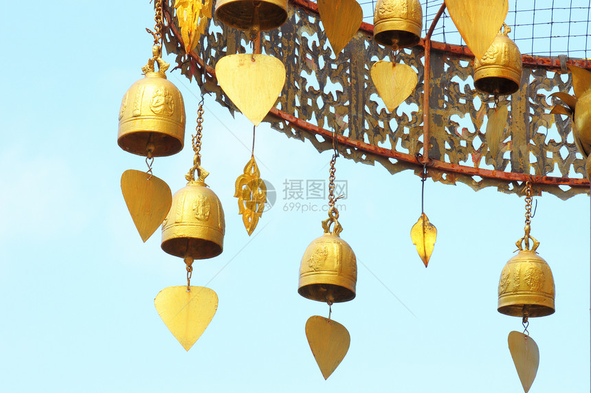 古老的黄铜佛教钟祷告戒指历史上帝艺术天空金子教会宗教文化图片