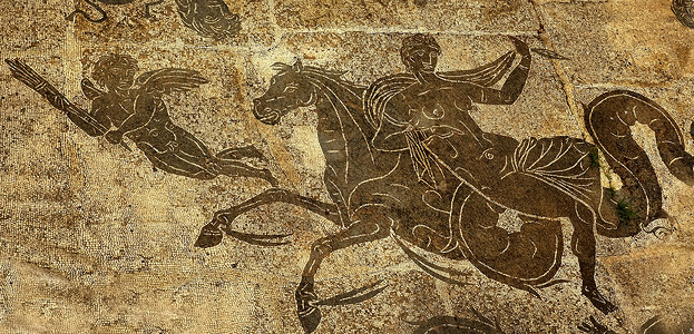 丘比东古代罗马妇女在奥斯提海王星的马丘比楼层浴池上背景