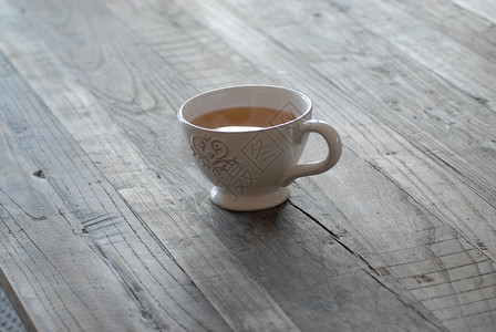 一杯茶冰霜科普早餐杯子桌子热饮茶杯高清图片