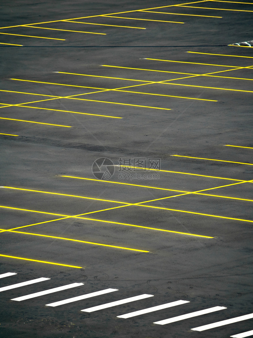 Grunge 空空停车场划分汽车入口购物通勤者飞机场商业零售购物中心街道图片