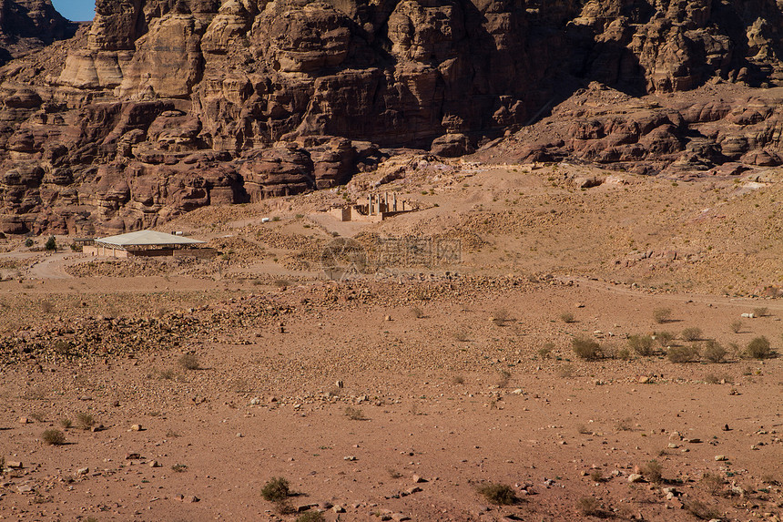 约旦佩特拉的景观文化遗产砂岩沙漠红色雕塑石头岩石宝藏旅行图片