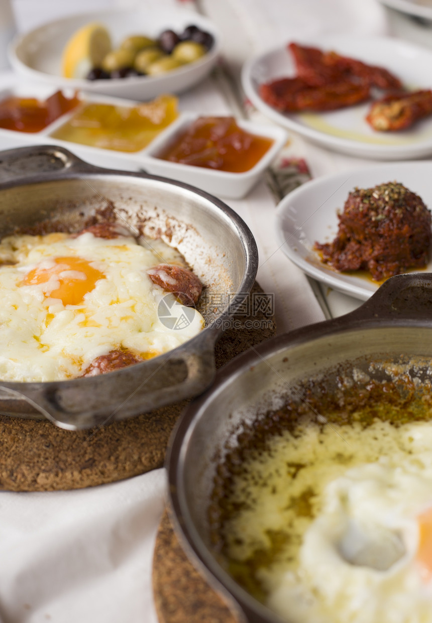 紧贴经典的土耳其式早餐食品餐盘桌子香料盘子营养餐厅小吃美食食物黄瓜图片