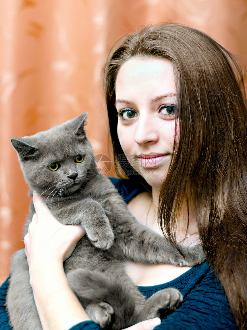 美丽的女孩 猫在手生活女士小猫孩子动物幸福眼睛女性头发宠物图片