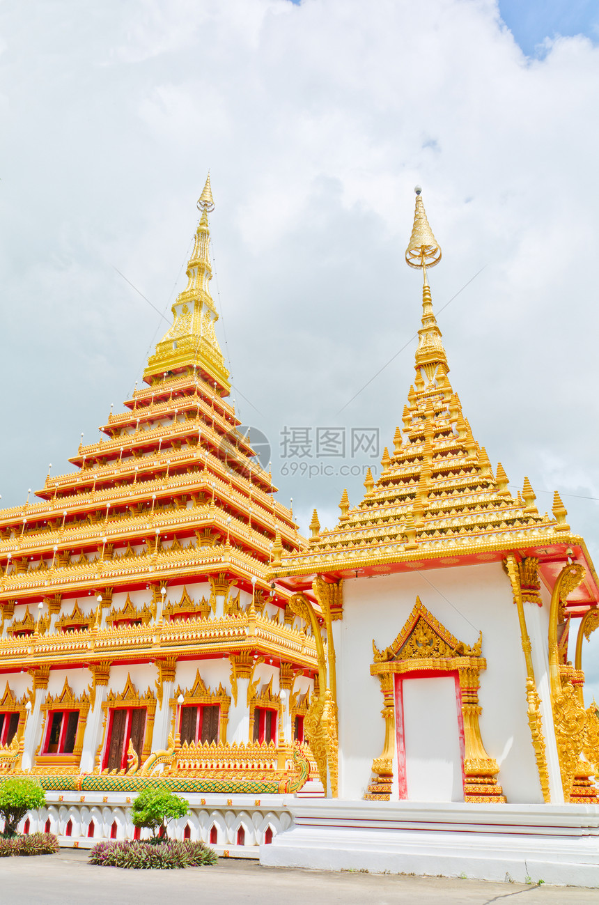 泰国寺庙的金塔旅行金子文化旅游建筑学天空艺术游客宗教考古学图片