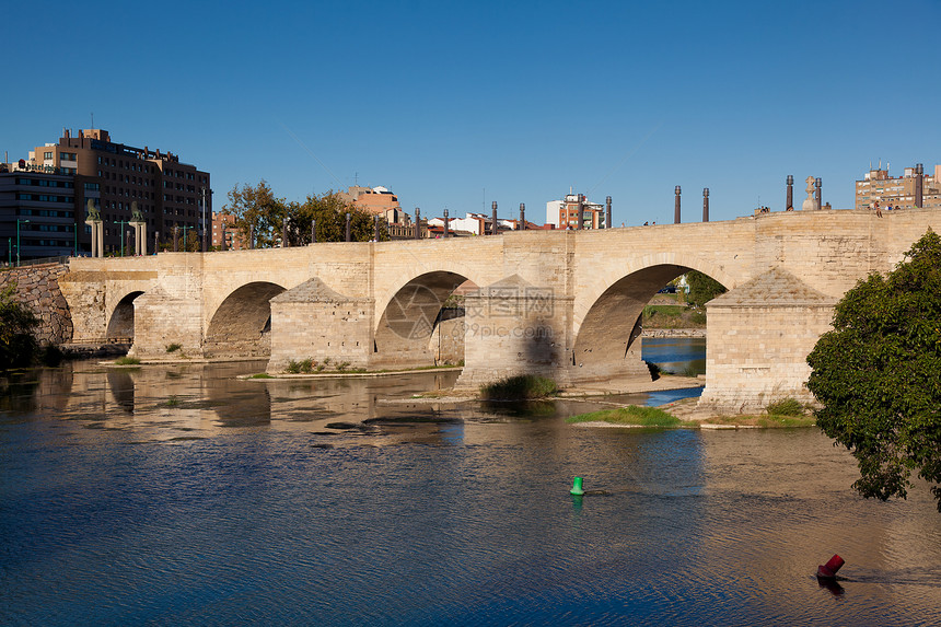 西班牙萨拉戈萨皮拉尔桥图片
