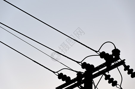 轮光电站阴影工人行业瓷柱黑色电缆线白线专业电力建筑背景图片