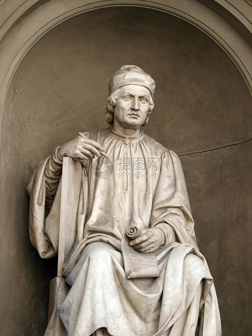著名的建筑师阿诺福·迪坎比奥-佛罗伦萨的雕像图片