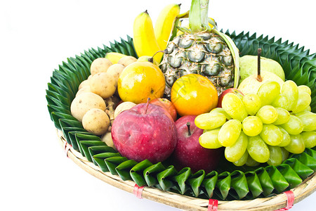白色背景的水果盘热带异国宏观篮子产品展示盘子食物饮食橙子背景图片