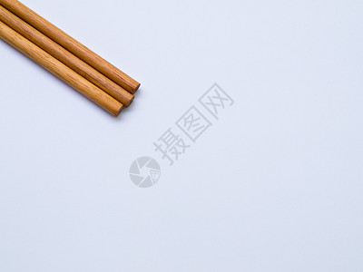在白色背景上被孤立的木制铅笔工具大学乐器石墨木头黑色学习办公室学校绘画背景图片