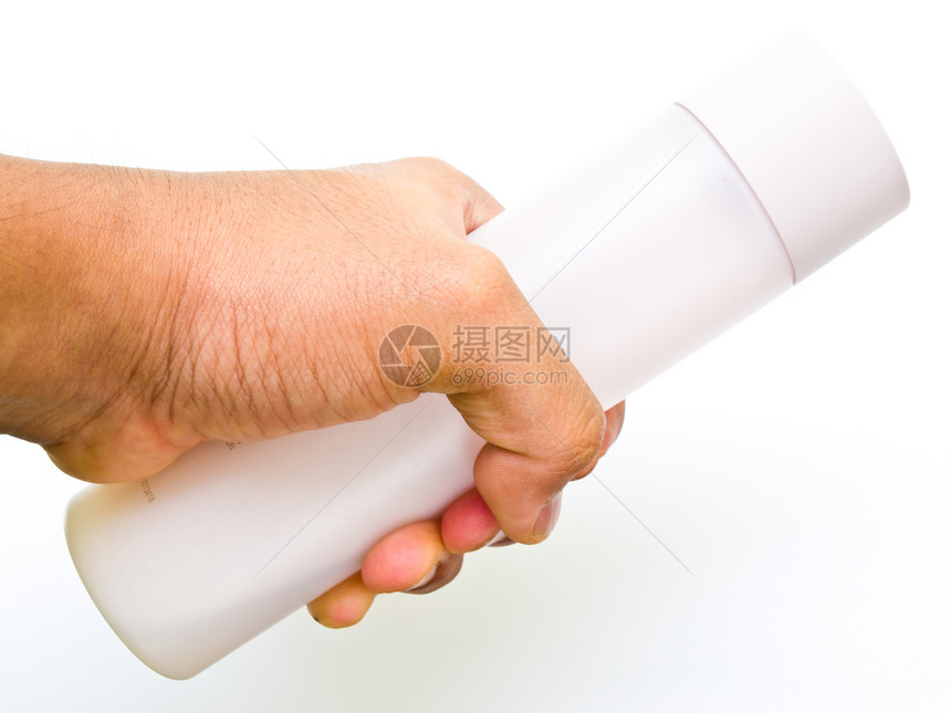 一只粉红色塑料瓶手握着 在白色背景上隔离头发身体瓶子护发素奶油保健香气化妆品塑料液体图片