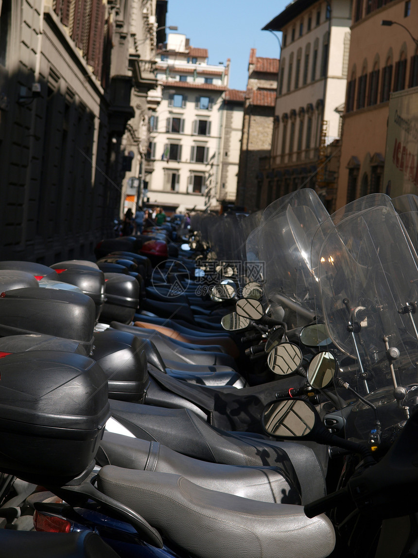 佛罗伦萨  入侵摩托摩托车小时后视镜工作排队街道图片