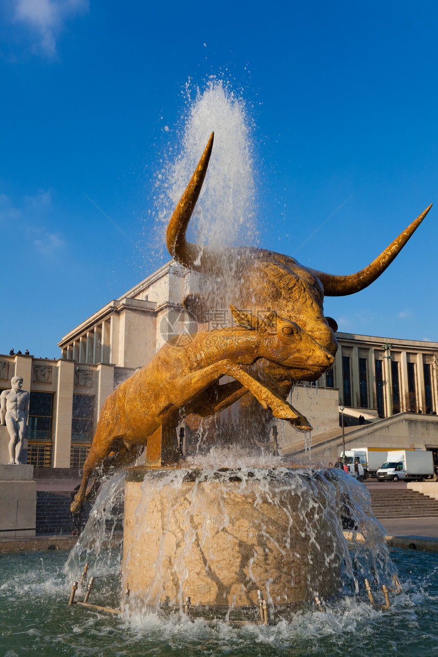 特罗卡德罗花园的不老泉 巴黎 法国伊尔德法兰西喷泉城市建筑纪念碑动物历史旅游雕塑历史性晴天图片