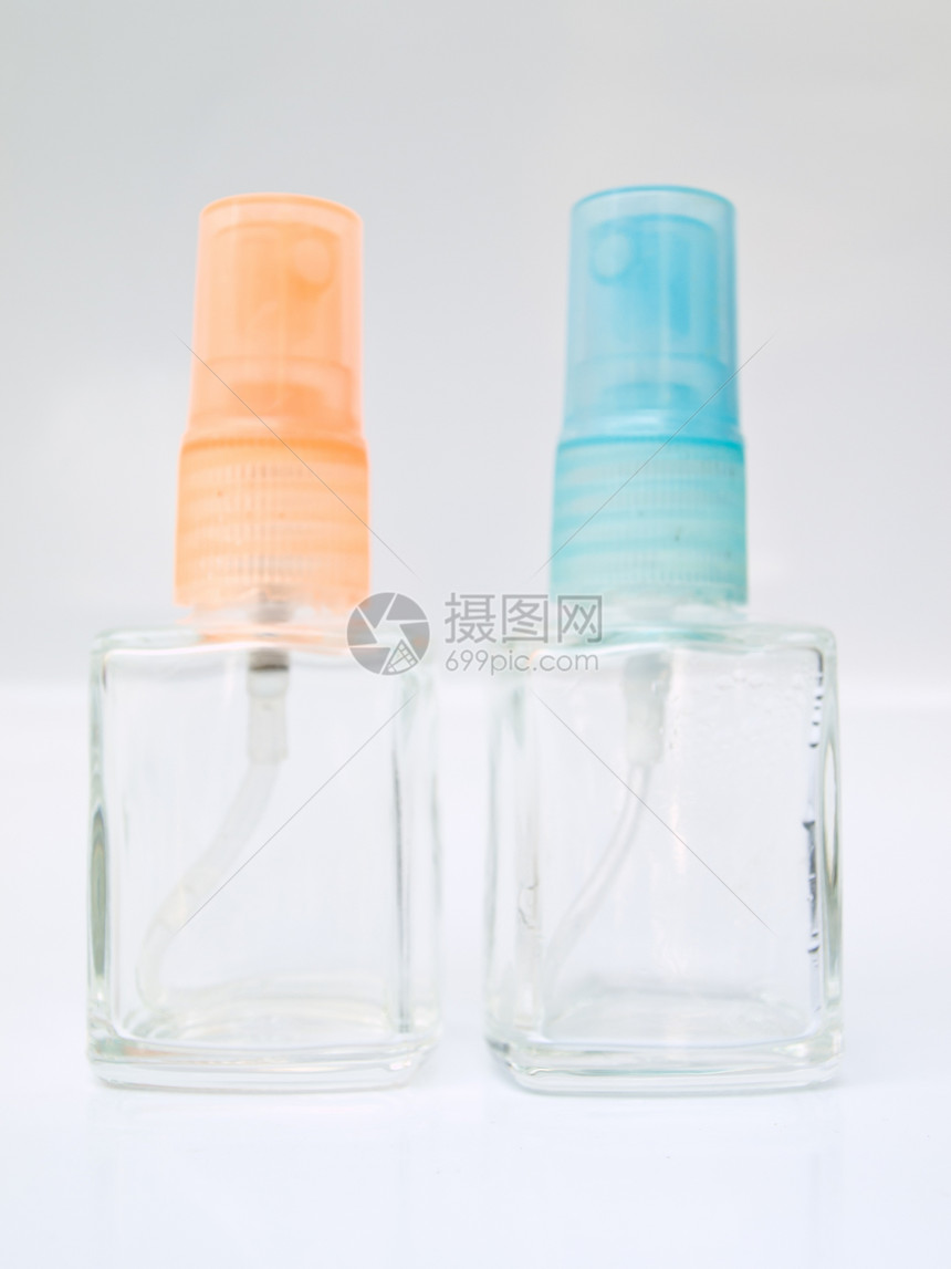 白底隔离的玻璃喷雾瓶子液体空白按摩医疗标签夫妻药品卫生身体治疗图片