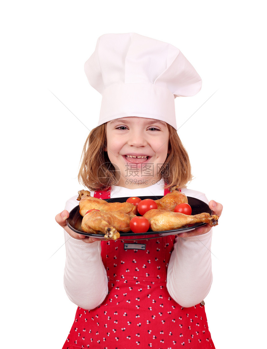 快乐的小女孩烹饪 小姑娘拿着鸡棒餐盘图片
