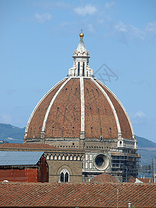 - 佛罗伦萨 使城市屋顶上的Duomo穹顶受光化高清图片