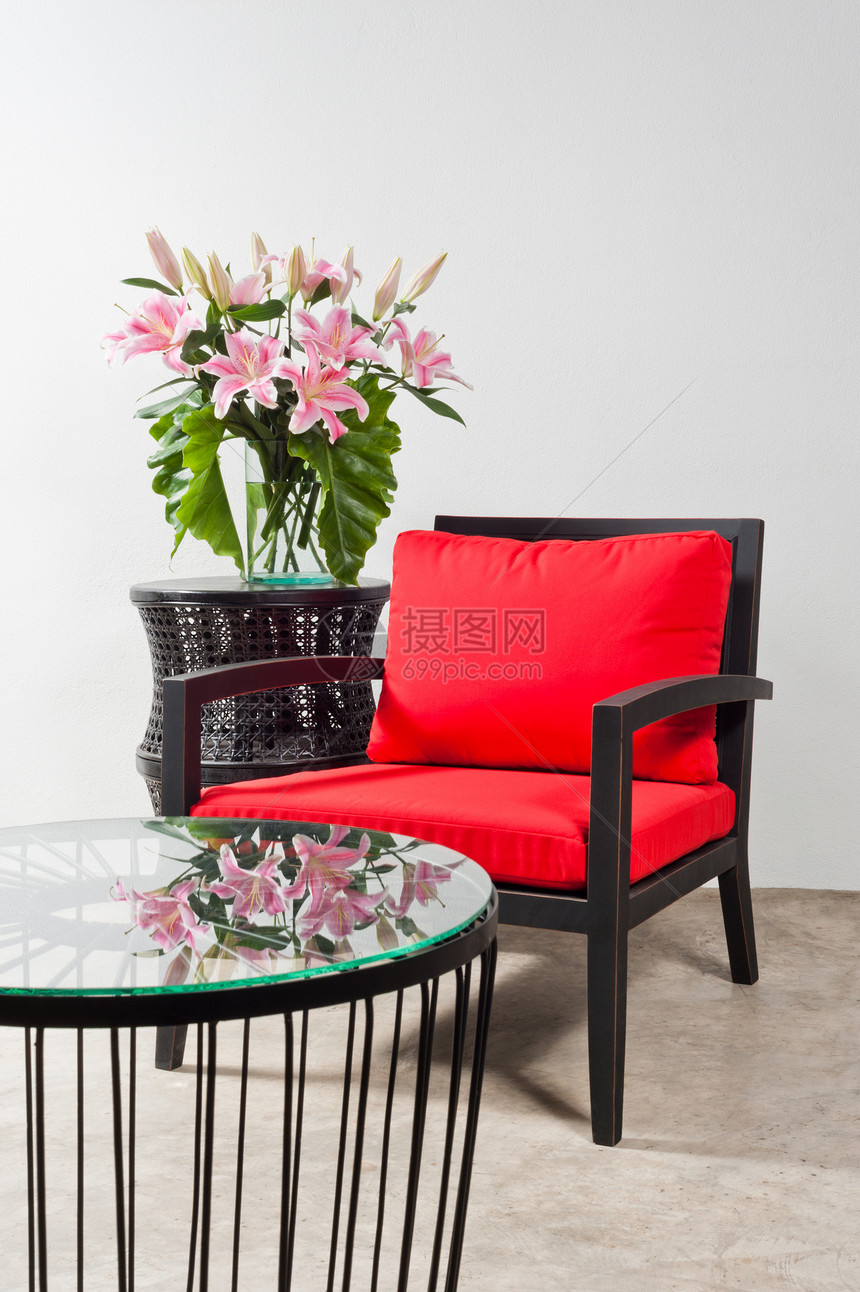 黑红椅和侧桌织物家具房子花红奢华艺术扶手椅建筑学桌子木头图片