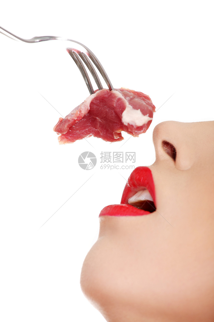 年轻美丽的女孩吃生肉黑发食物饮食女士午餐牛肉营养女性小吃食欲图片