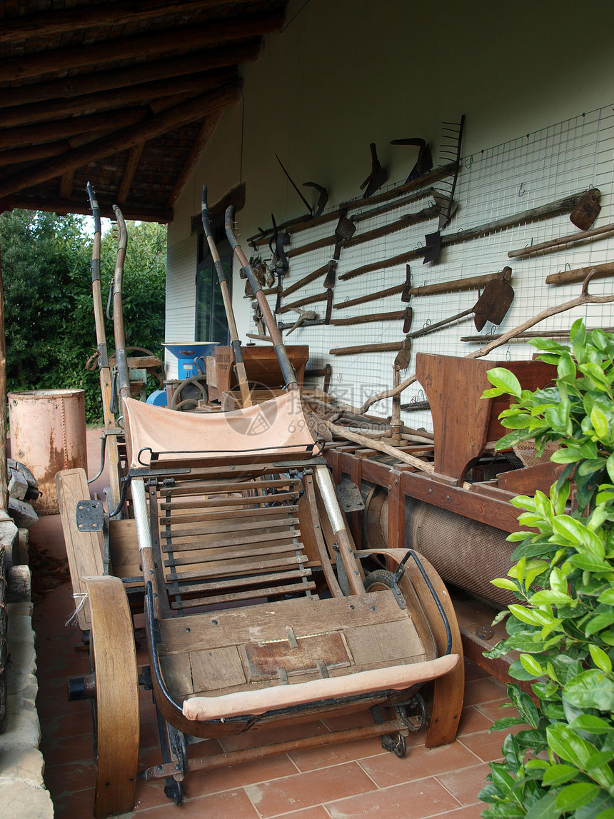 旧农业工具农场婴儿床齿轮公园旅游遗产垃圾废墟乡村指甲图片