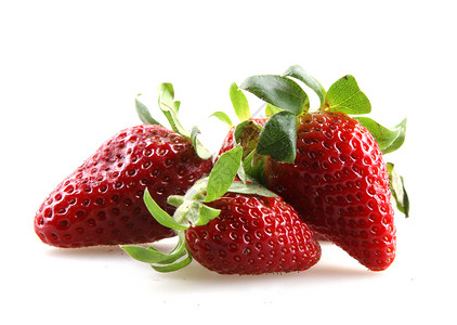 新鲜红草莓浆果叶子水果食物农作物树叶背景图片