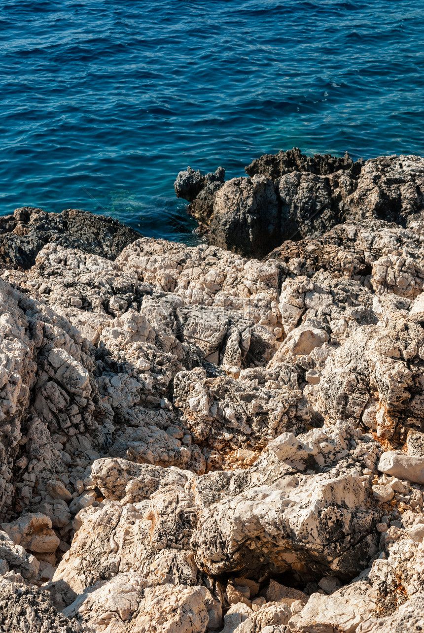 落岩海岸季节支撑蓝色假期场景旅行旅游海景岩石海浪图片