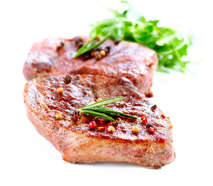 肉类 白牛肉牛肉牛排孤立于白色草药奶牛烹饪牛肉产品炙烤鱼片食物烧烤迷迭香图片