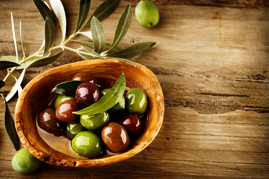 橄榄和橄榄油勺子美食香气食物植物烹饪桌子餐厅处女环境图片