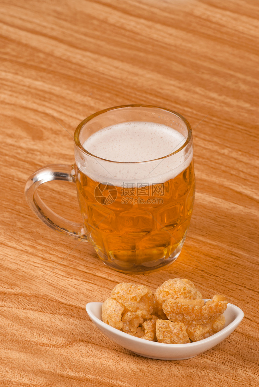 啤酒和木塔小吃零食酒杯柜台美食食物服务酒吧玻璃塔帕图片